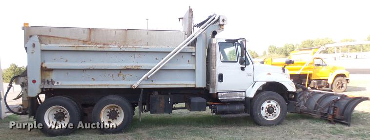 image for item DC1766 2006 International 7400 dump truck