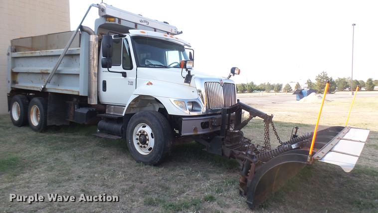 image for item DC1766 2006 International 7400 dump truck
