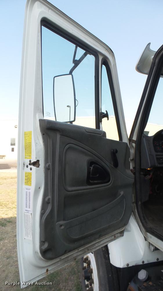 image for item DC1766 2006 International 7400 dump truck