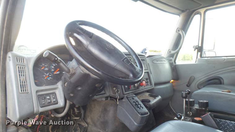 image for item DC1766 2006 International 7400 dump truck