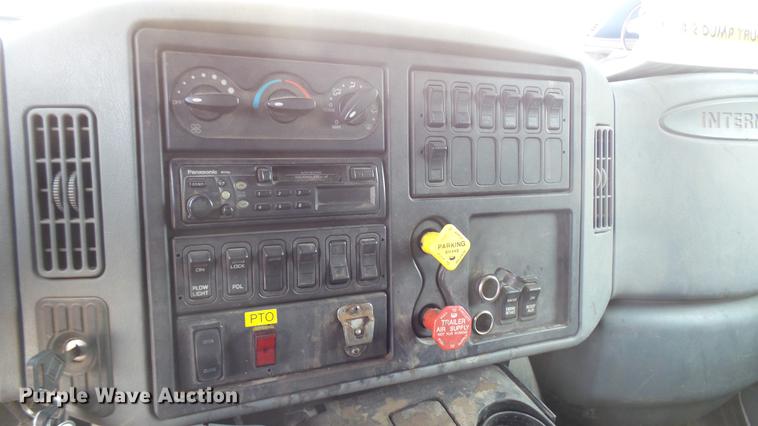 image for item DC1766 2006 International 7400 dump truck