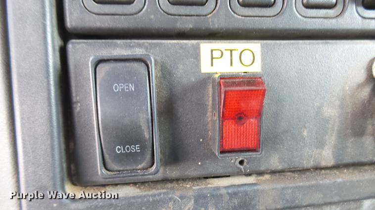 image for item DC1766 2006 International 7400 dump truck