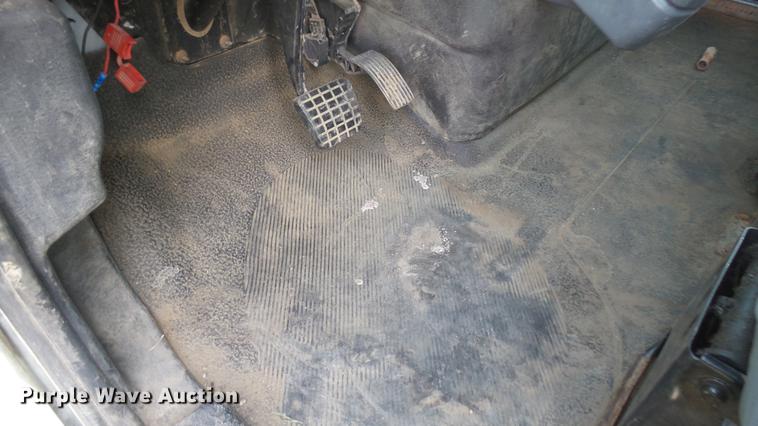 image for item DC1766 2006 International 7400 dump truck