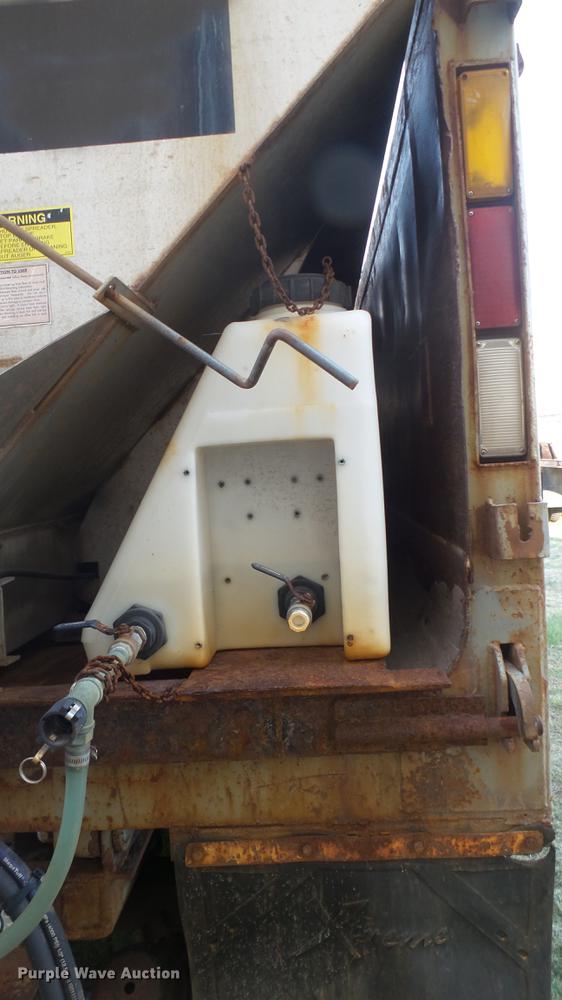 image for item DC1766 2006 International 7400 dump truck