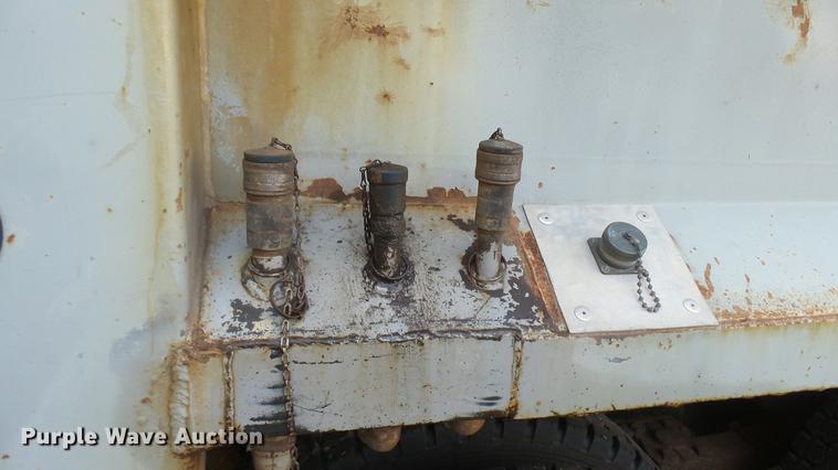 image for item DC1766 2006 International 7400 dump truck