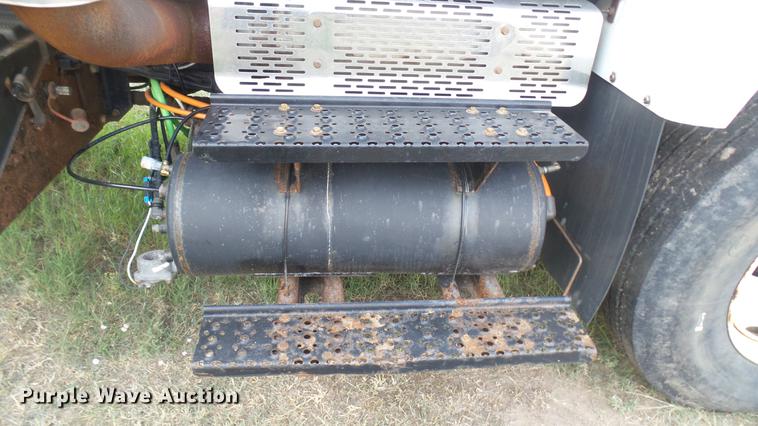 image for item DC1766 2006 International 7400 dump truck