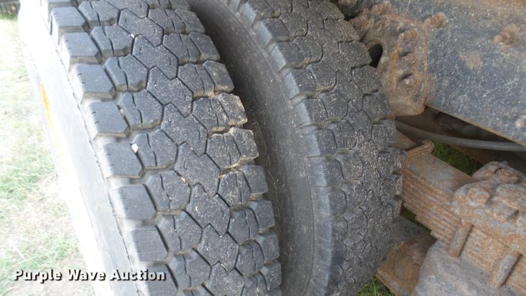 image for item DC1766 2006 International 7400 dump truck