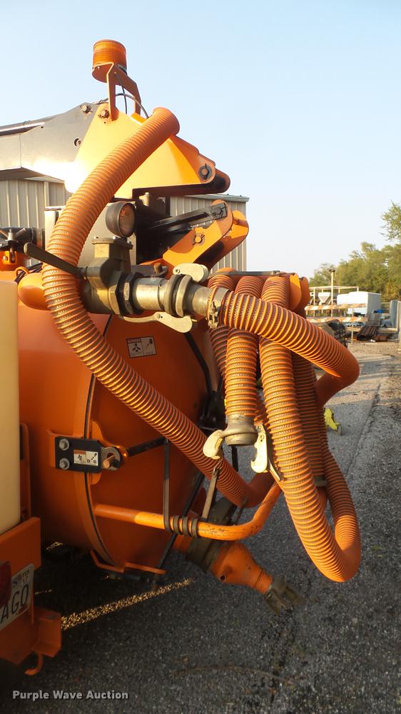 image for item DC1767 2007 Ring-o-matic 550 High CFM vacuum excavator trailer