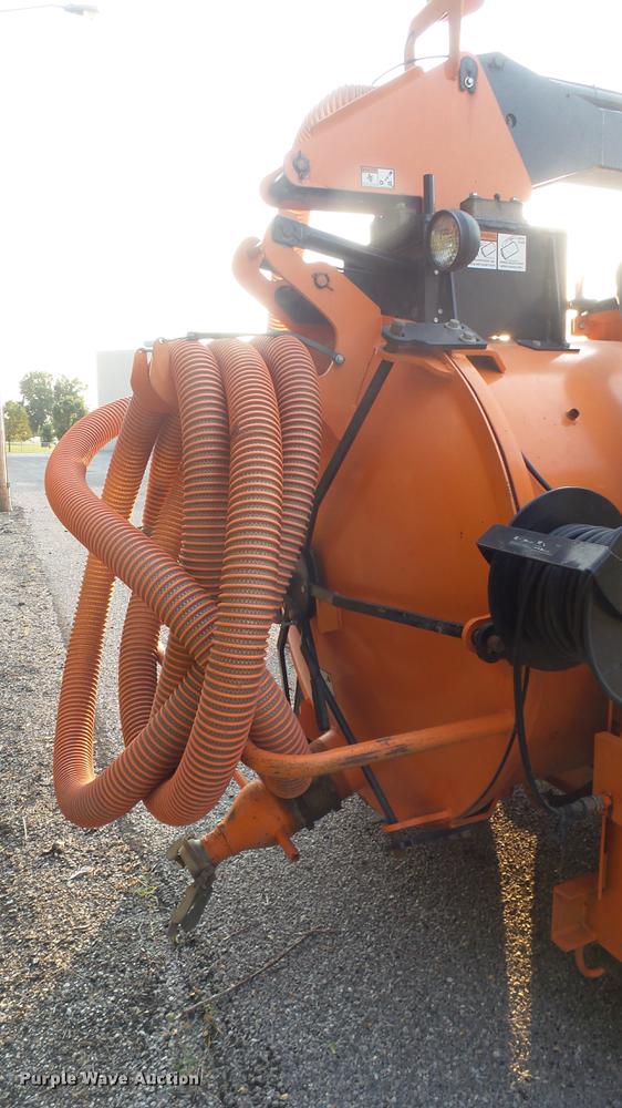 image for item DC1767 2007 Ring-o-matic 550 High CFM vacuum excavator trailer