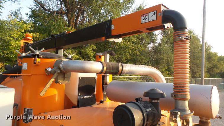 image for item DC1767 2007 Ring-o-matic 550 High CFM vacuum excavator trailer
