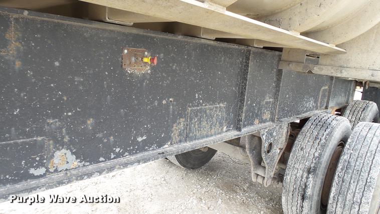 image for item DC2604 1981 Fruehauf end dump trailer