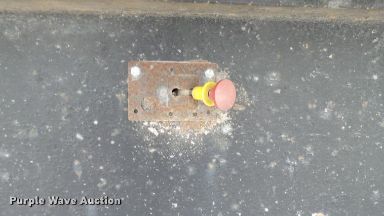 image for item DC2604 1981 Fruehauf end dump trailer