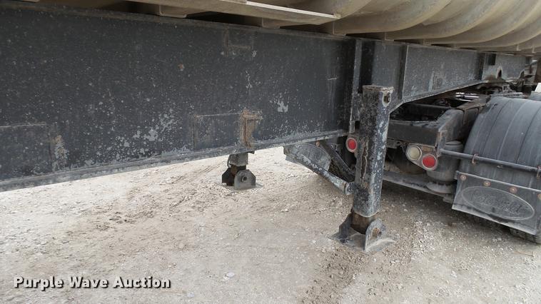 image for item DC2604 1981 Fruehauf end dump trailer