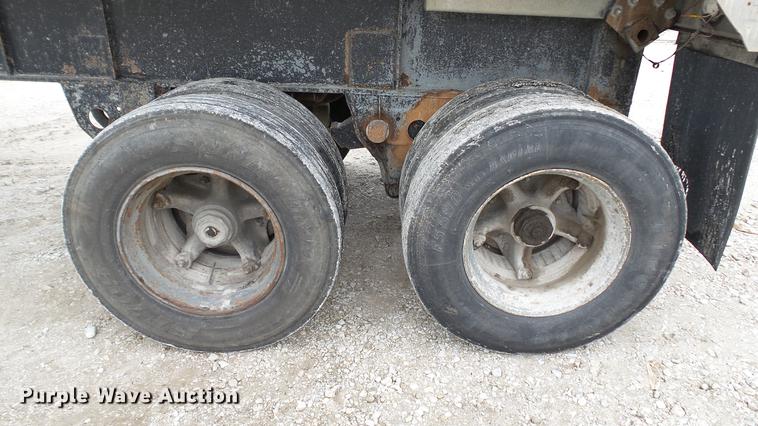 image for item DC2604 1981 Fruehauf end dump trailer