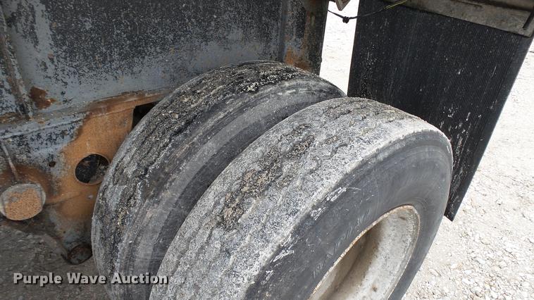 image for item DC2604 1981 Fruehauf end dump trailer