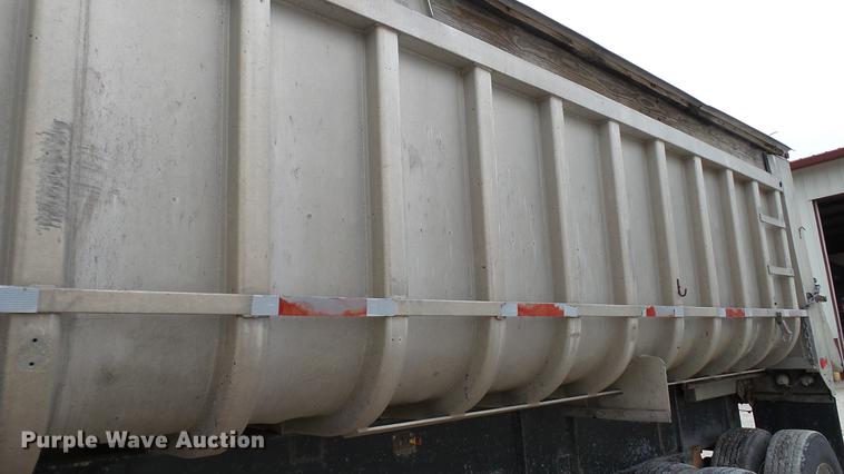 image for item DC2604 1981 Fruehauf end dump trailer