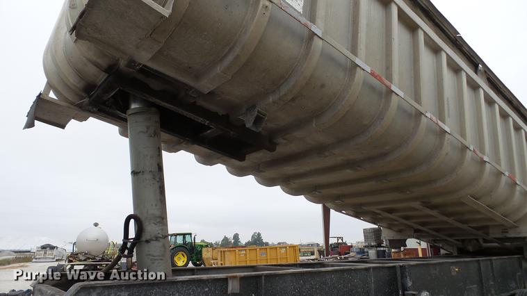 image for item DC2604 1981 Fruehauf end dump trailer