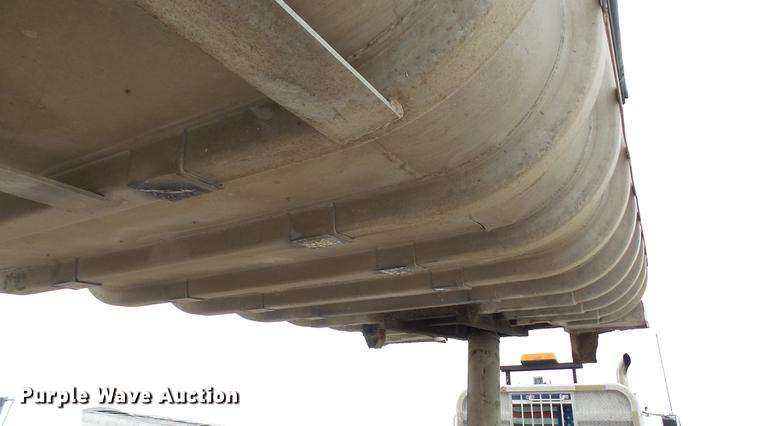 image for item DC2604 1981 Fruehauf end dump trailer