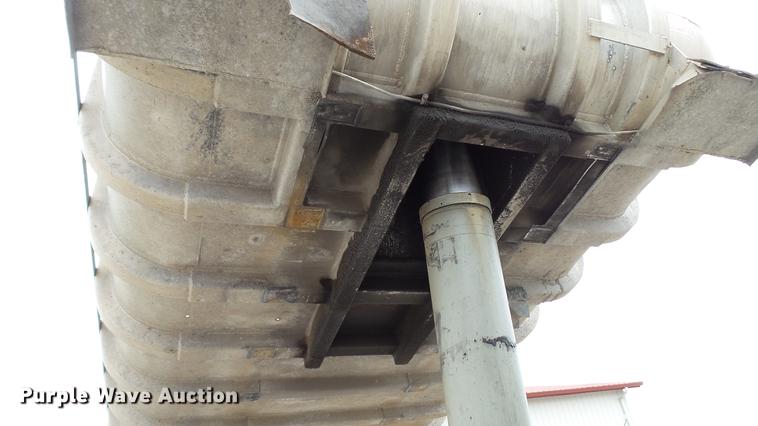 image for item DC2604 1981 Fruehauf end dump trailer