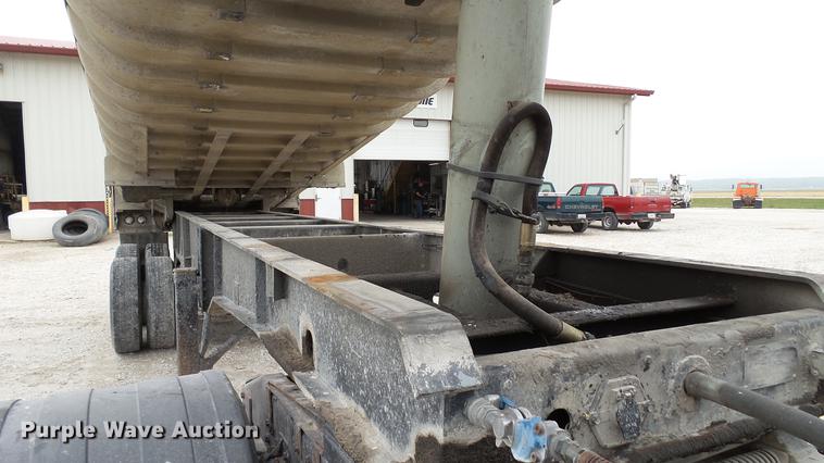 image for item DC2604 1981 Fruehauf end dump trailer