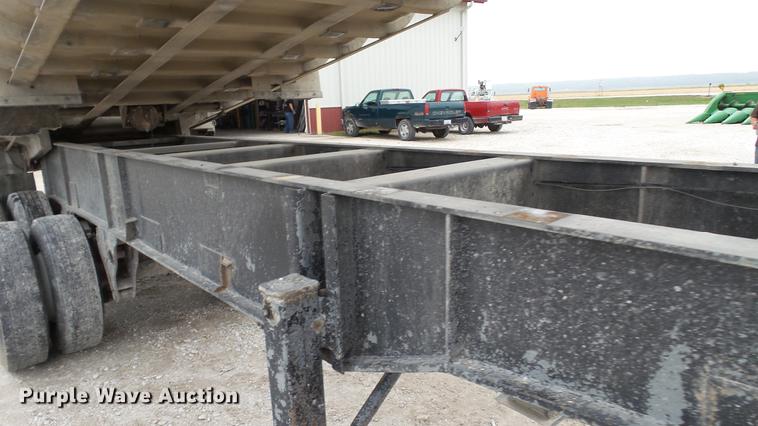 image for item DC2604 1981 Fruehauf end dump trailer