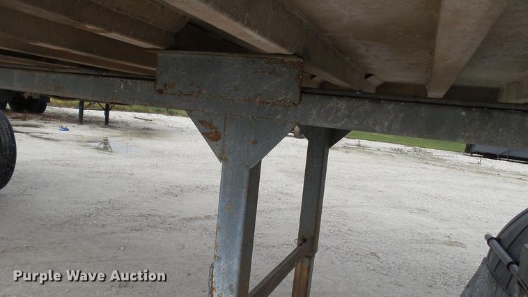 image for item DC2605 1980 Travis end dump trailer
