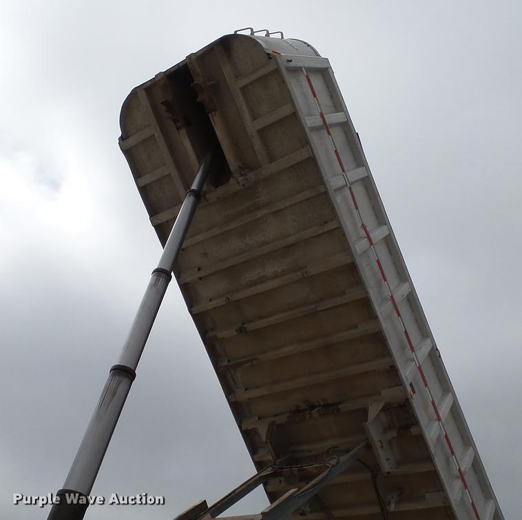 image for item DC2605 1980 Travis end dump trailer