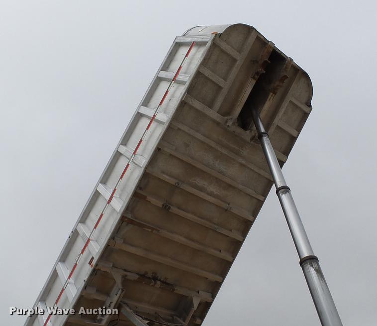 image for item DC2605 1980 Travis end dump trailer