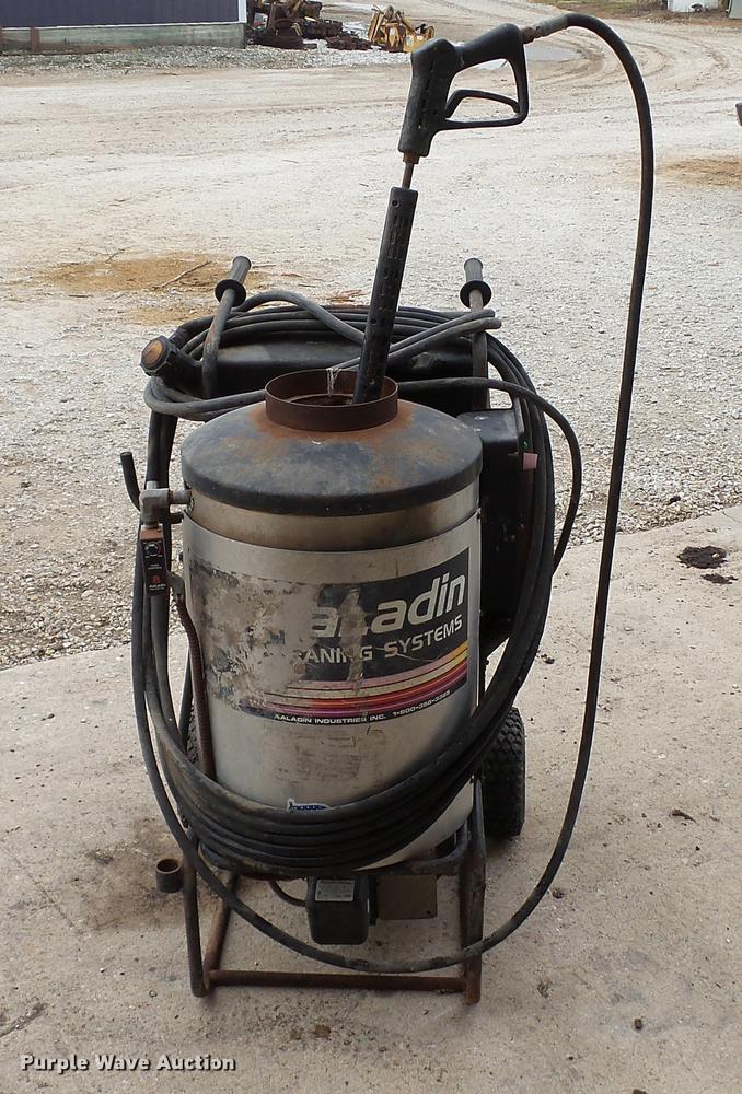 Aaladin pressure washer in Beardstown, IL Item DC2633 sold Purple Wave