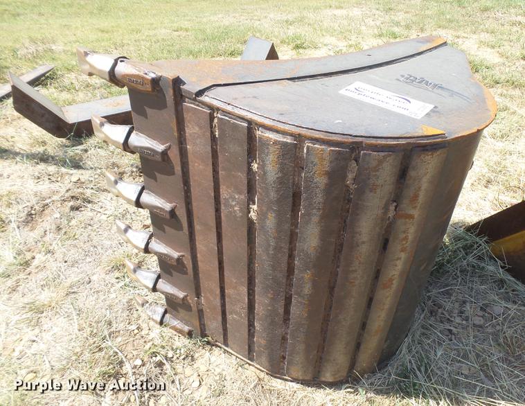 image for item DC3857 Caterpillar bucket