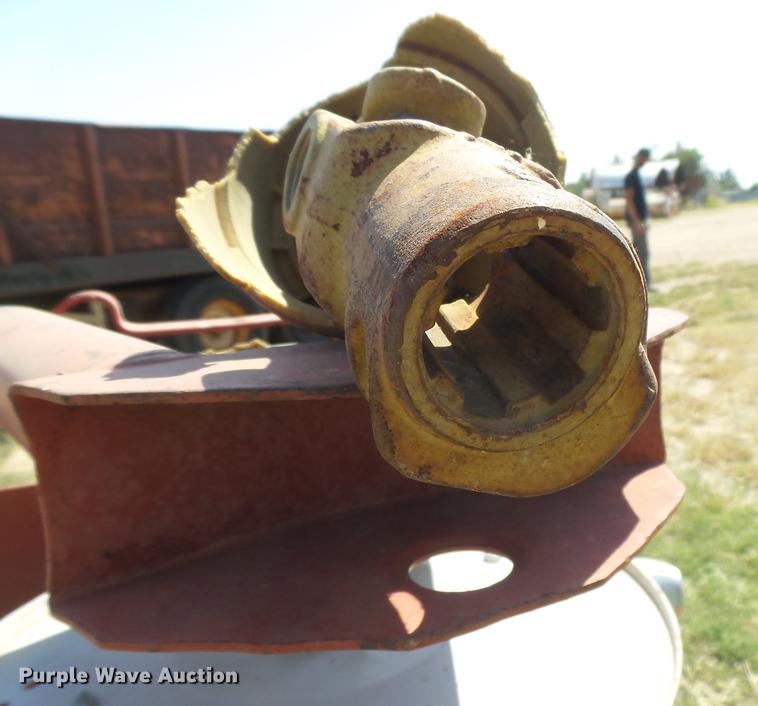 image for item DC3859 Cosmo S-500-U fertilizer spreader