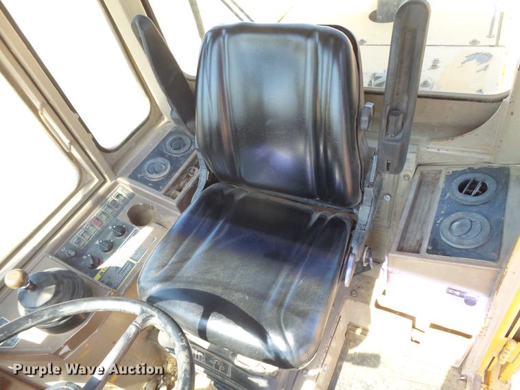 image for item DC3864 1996 John Deere 624G wheel loader