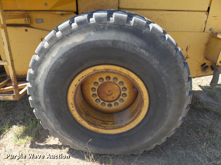 image for item DC3864 1996 John Deere 624G wheel loader