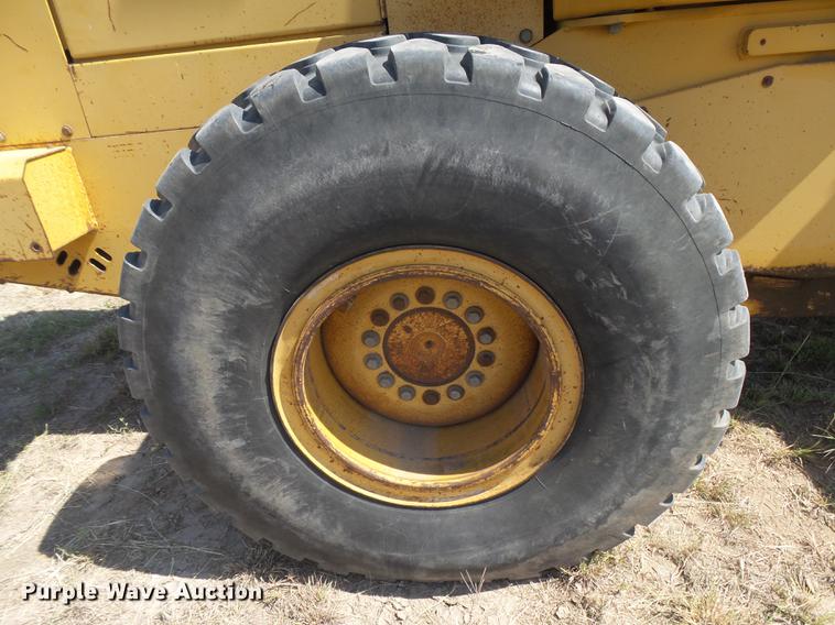 image for item DC3864 1996 John Deere 624G wheel loader