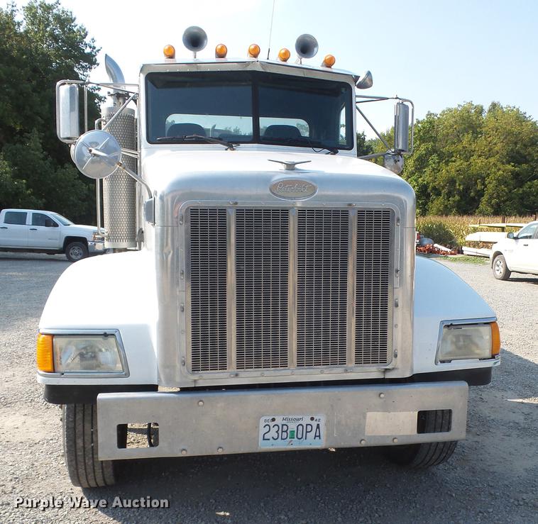 image for item DC5319 1997 Peterbilt 385 service truck