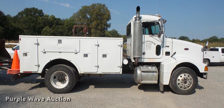 image for item DC5319 1997 Peterbilt 385 service truck