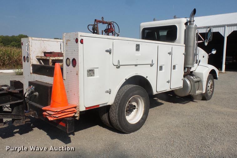image for item DC5319 1997 Peterbilt 385 service truck