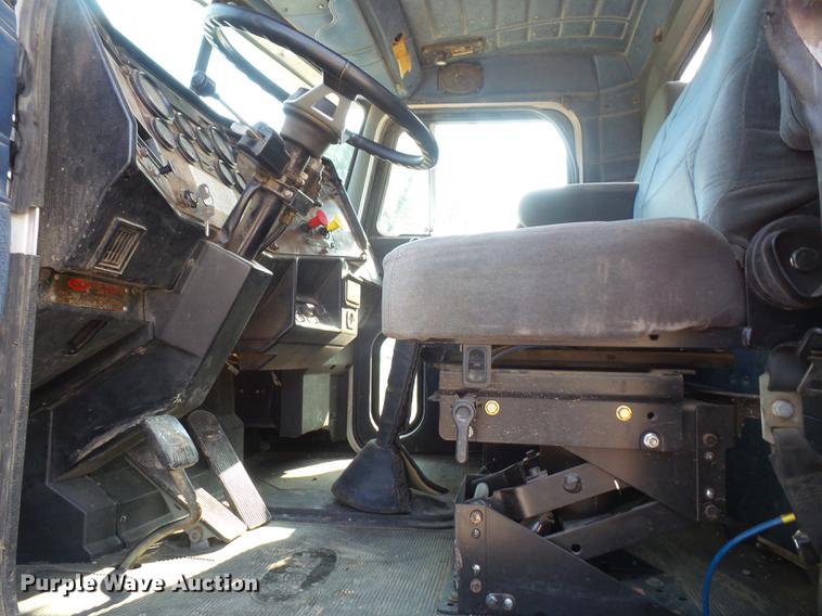 image for item DC5319 1997 Peterbilt 385 service truck