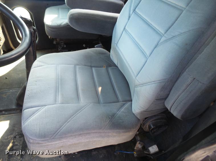 image for item DC5319 1997 Peterbilt 385 service truck