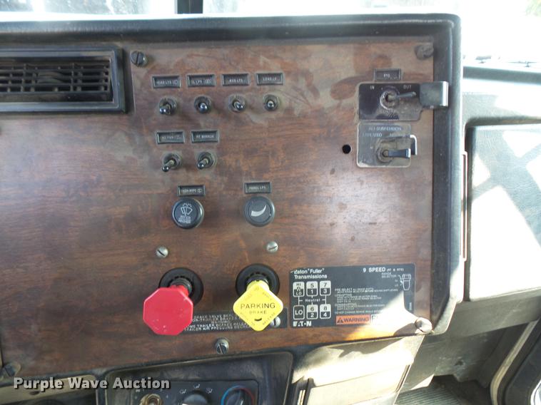 image for item DC5319 1997 Peterbilt 385 service truck