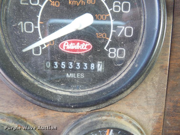 image for item DC5319 1997 Peterbilt 385 service truck