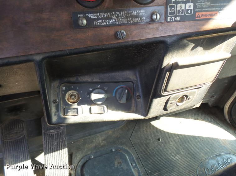 image for item DC5319 1997 Peterbilt 385 service truck