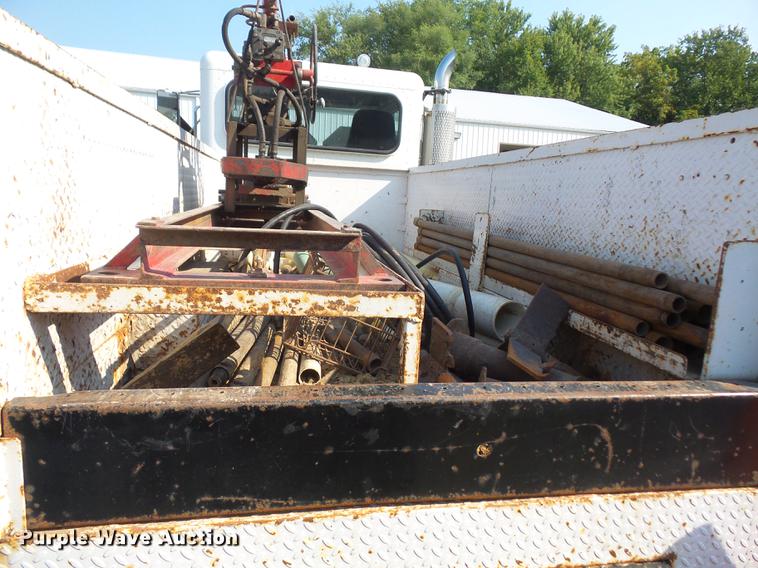 image for item DC5319 1997 Peterbilt 385 service truck