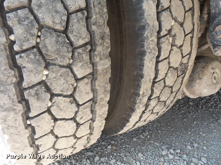 image for item DC5319 1997 Peterbilt 385 service truck