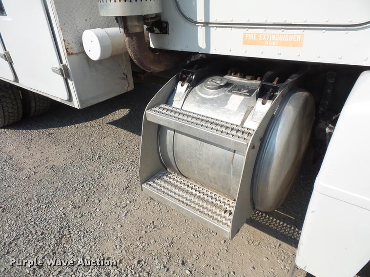 image for item DC5319 1997 Peterbilt 385 service truck
