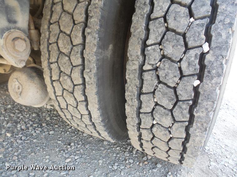 image for item DC5319 1997 Peterbilt 385 service truck