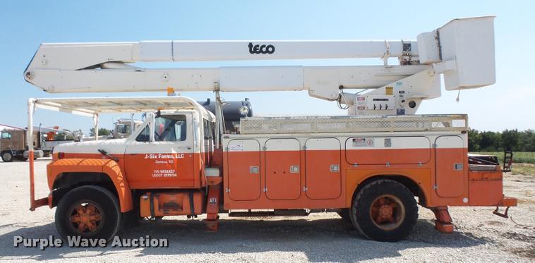 image for item DC5356 1985 Ford F800 bucket truck