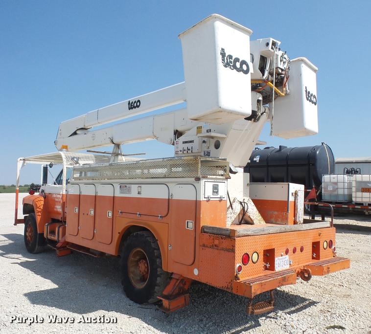 image for item DC5356 1985 Ford F800 bucket truck