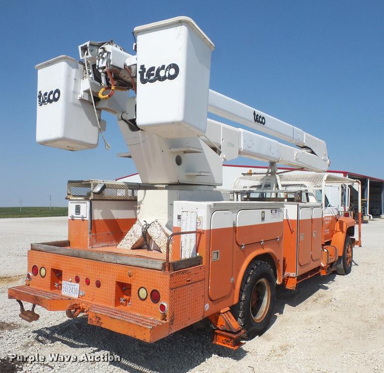 image for item DC5356 1985 Ford F800 bucket truck