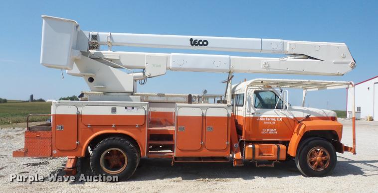 image for item DC5356 1985 Ford F800 bucket truck